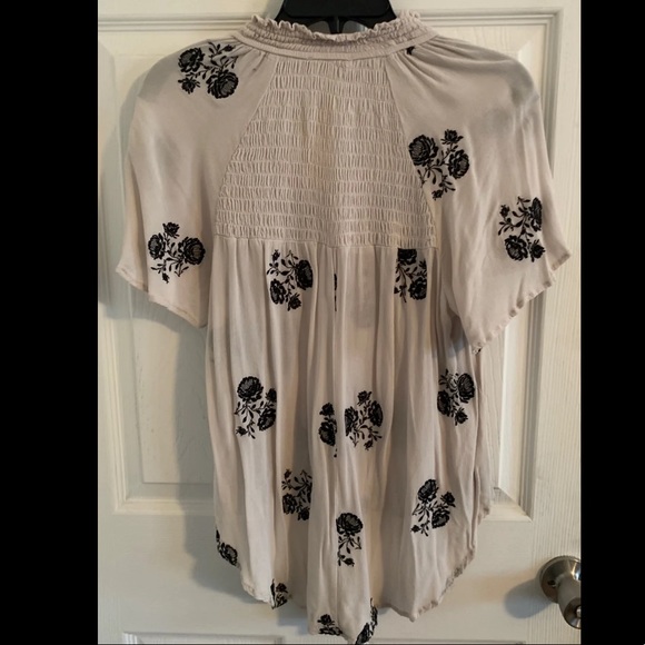 Chloe & Katie Floral Embroidered blouse - Picture 7 of 8